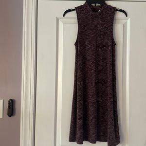 Sleeveless maroon dress